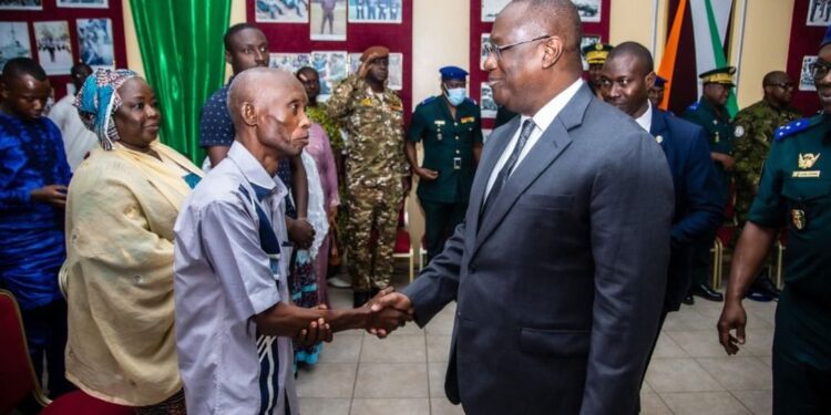 Côte d’Ivoire-Mali : alors que les négociations piétinent, Téné Birahima Ouattara rassure les familles des soldats arrêtés