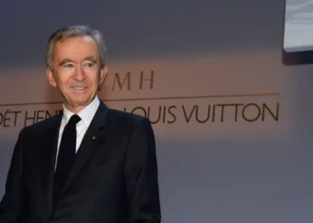 Le groupe de ce multimilliardaire cède une grosse partie de ses actions dans une de ses sociétés – La Nouvelle Tribune