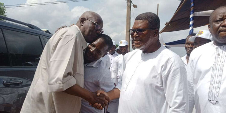   Soutien au duo candidat Wadagni Talata: Basile Ahossi mobilise tout Oumako, le consul Paulin Agbétokpanhou et le CA Armand Attakuy